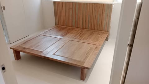臥房-床台