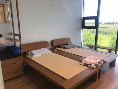 臥室-床台