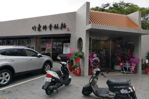 竹東排骨酥麵